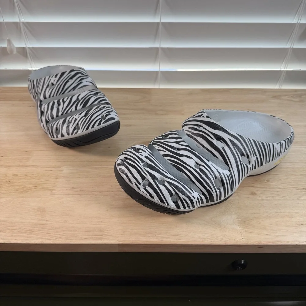KEEN Yogui Arts Men's size 14 Slide Clog Shoes Sandals Black White Zebra Star